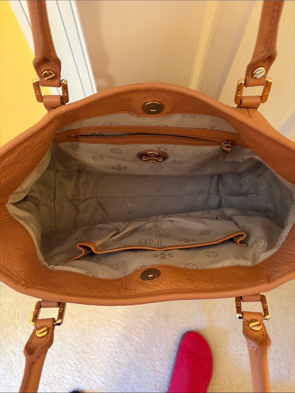 Tory Burch Amanda Leather Bag - Picture 6 of 13